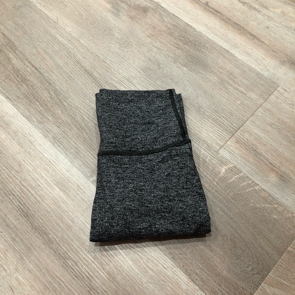 Heatherd Lululemon Wunder Under Crop - Picture 5 of 7